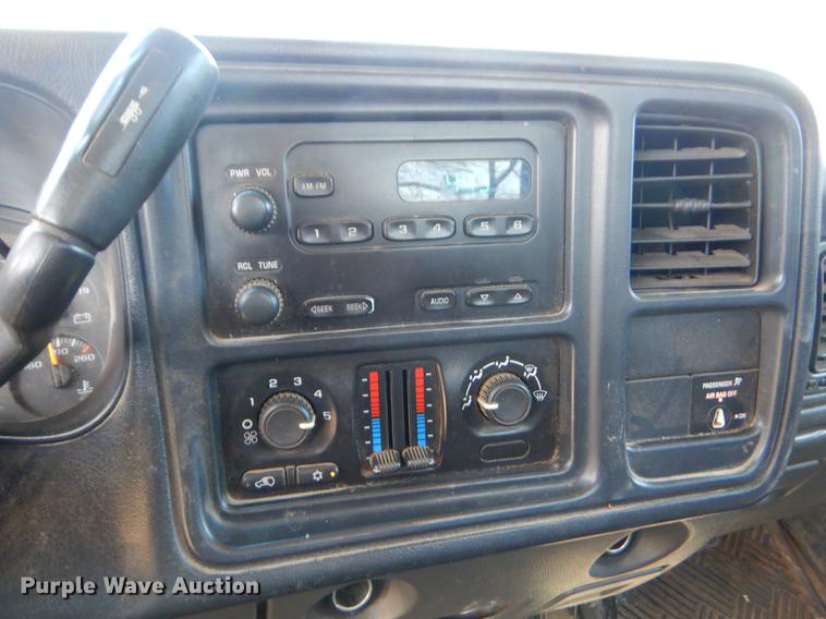 image for item EI9060 2007 Chevrolet Silverado 3500HD utility bed pickup truck