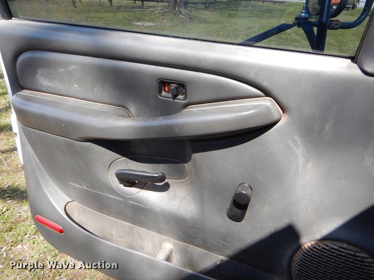 image for item EI9060 2007 Chevrolet Silverado 3500HD utility bed pickup truck