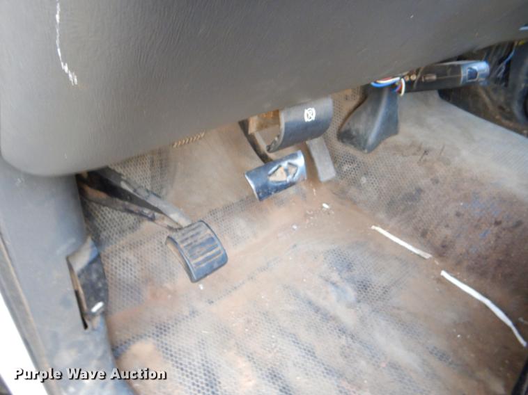 image for item EI9060 2007 Chevrolet Silverado 3500HD utility bed pickup truck