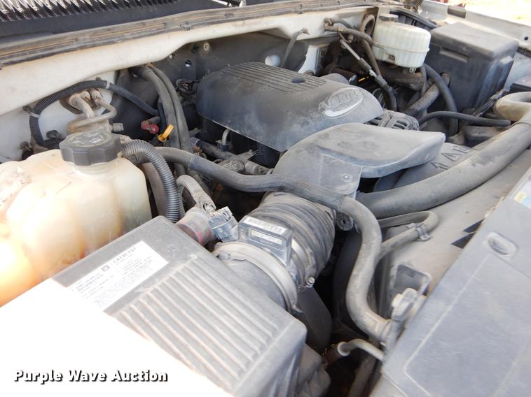 image for item EI9060 2007 Chevrolet Silverado 3500HD utility bed pickup truck