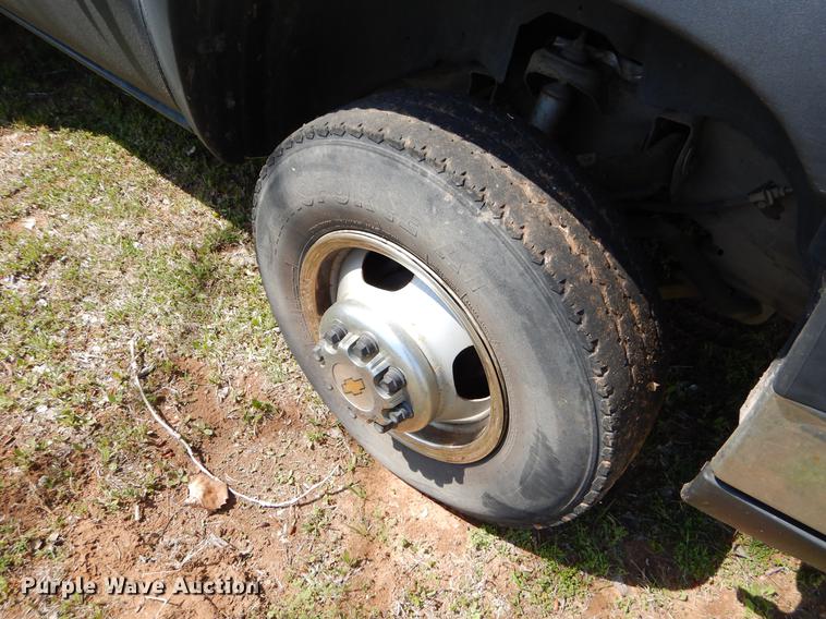 image for item EI9060 2007 Chevrolet Silverado 3500HD utility bed pickup truck