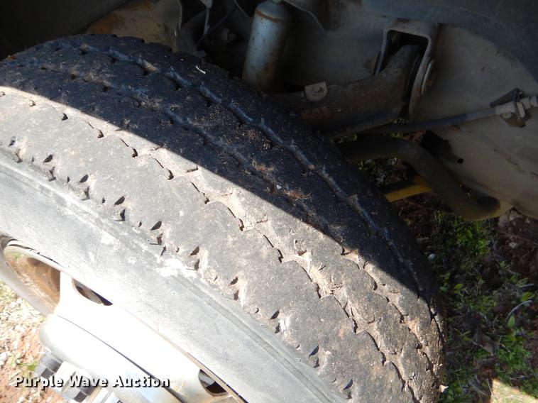 image for item EI9060 2007 Chevrolet Silverado 3500HD utility bed pickup truck