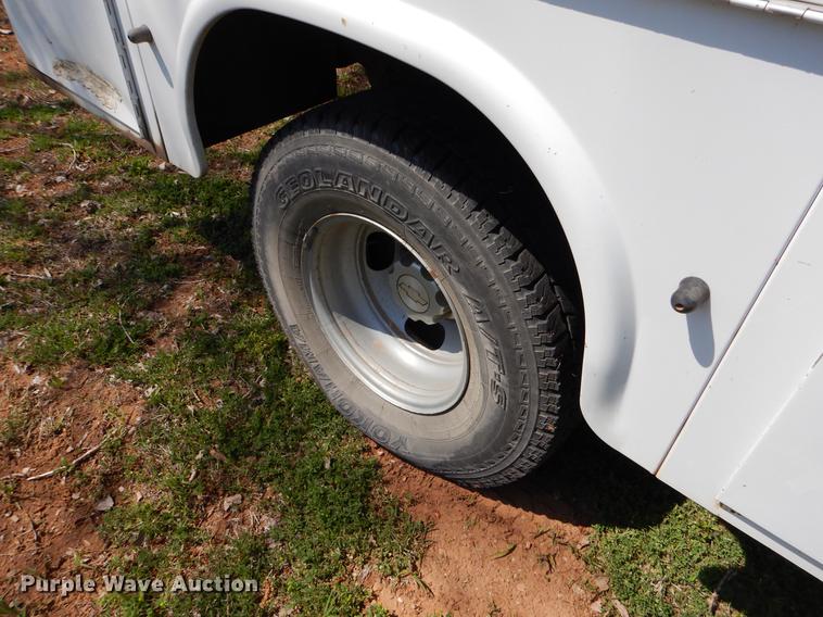 image for item EI9060 2007 Chevrolet Silverado 3500HD utility bed pickup truck