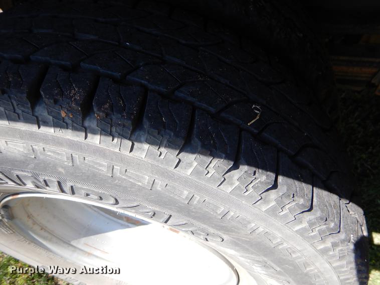 image for item EI9060 2007 Chevrolet Silverado 3500HD utility bed pickup truck