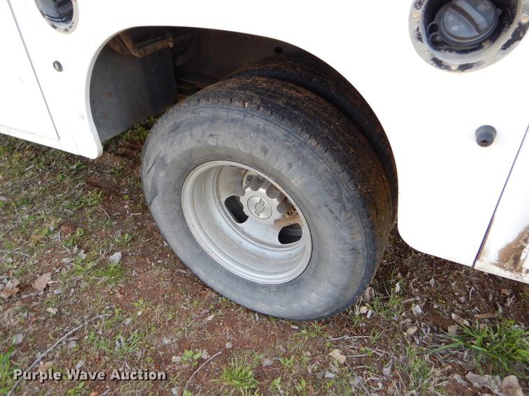 image for item EI9060 2007 Chevrolet Silverado 3500HD utility bed pickup truck