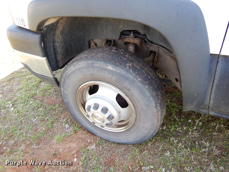 image for item EI9060 2007 Chevrolet Silverado 3500HD utility bed pickup truck