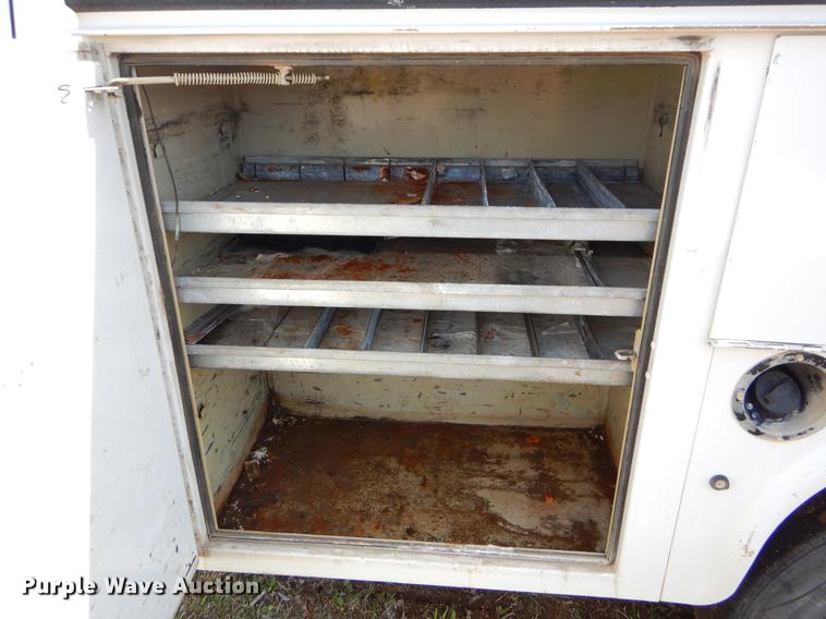 image for item EI9060 2007 Chevrolet Silverado 3500HD utility bed pickup truck