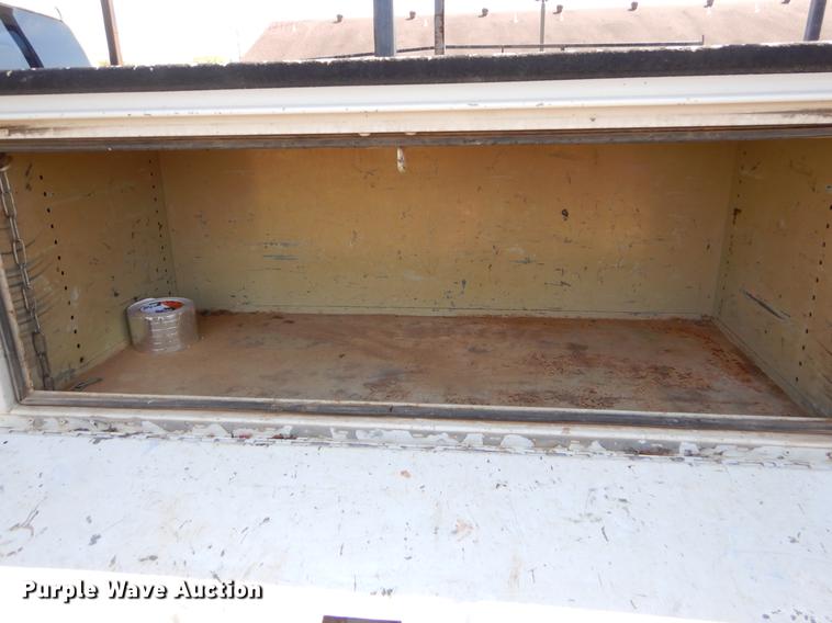 image for item EI9060 2007 Chevrolet Silverado 3500HD utility bed pickup truck