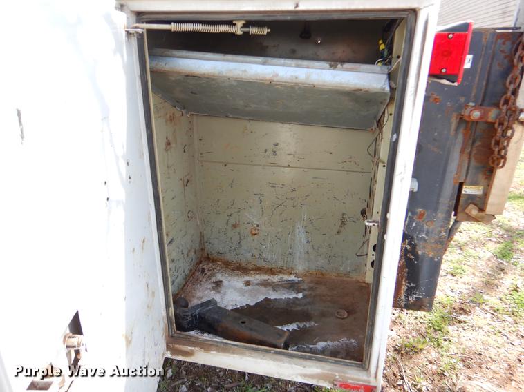 image for item EI9060 2007 Chevrolet Silverado 3500HD utility bed pickup truck