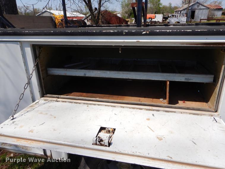 image for item EI9060 2007 Chevrolet Silverado 3500HD utility bed pickup truck