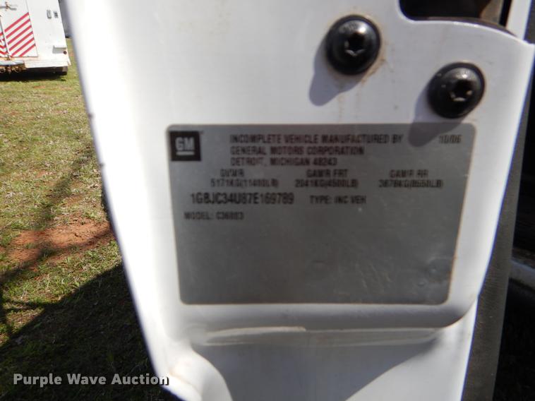 image for item EI9060 2007 Chevrolet Silverado 3500HD utility bed pickup truck