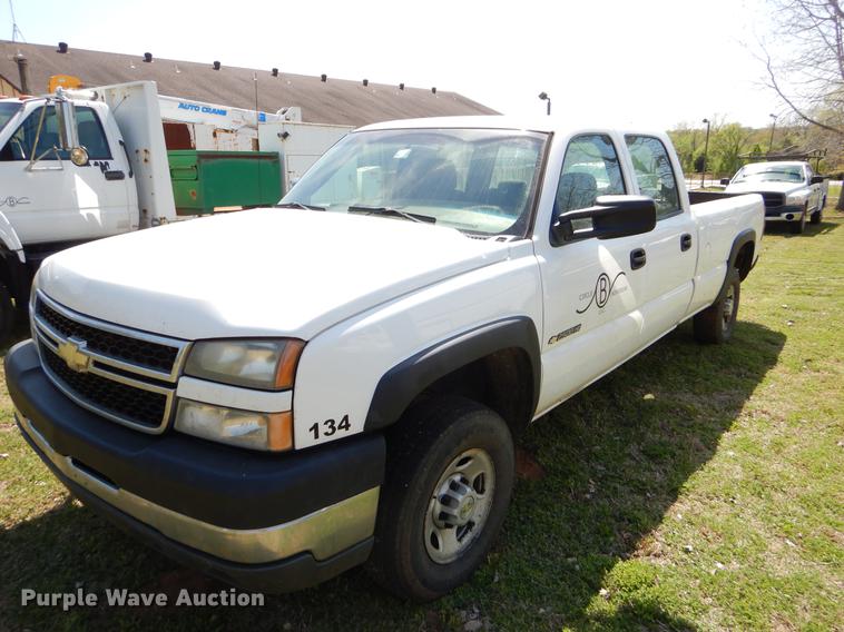 image for item EI9061 2007 Chevrolet Silverado 2500HD Crew Cab pickup truck