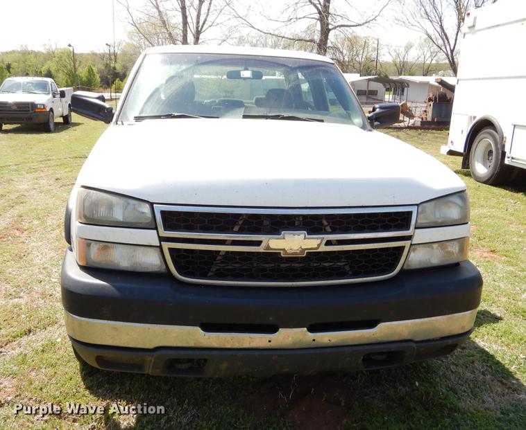 image for item EI9061 2007 Chevrolet Silverado 2500HD Crew Cab pickup truck