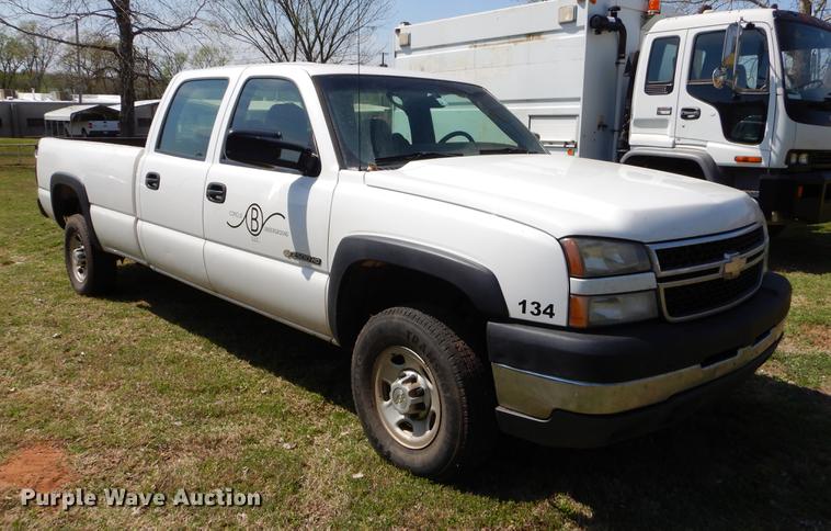 image for item EI9061 2007 Chevrolet Silverado 2500HD Crew Cab pickup truck