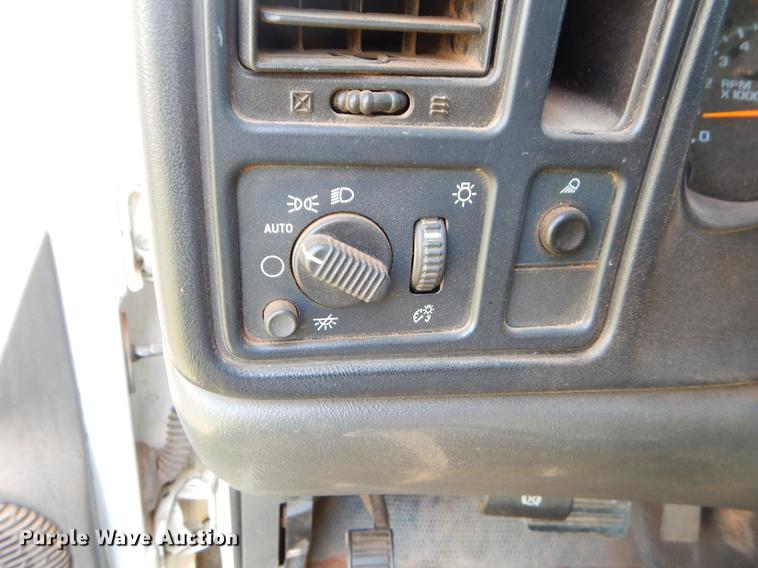 image for item EI9061 2007 Chevrolet Silverado 2500HD Crew Cab pickup truck