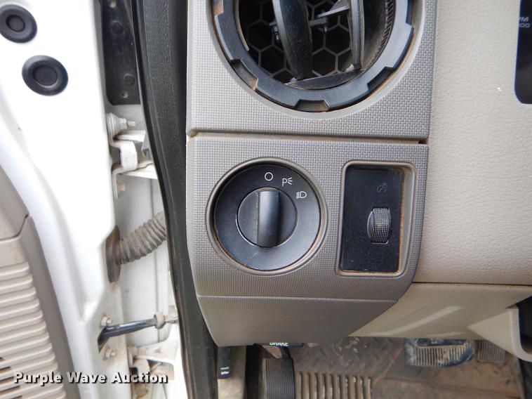 image for item EI9104 2008 Ford F350 Super Duty XL Crew Cab pickup truck