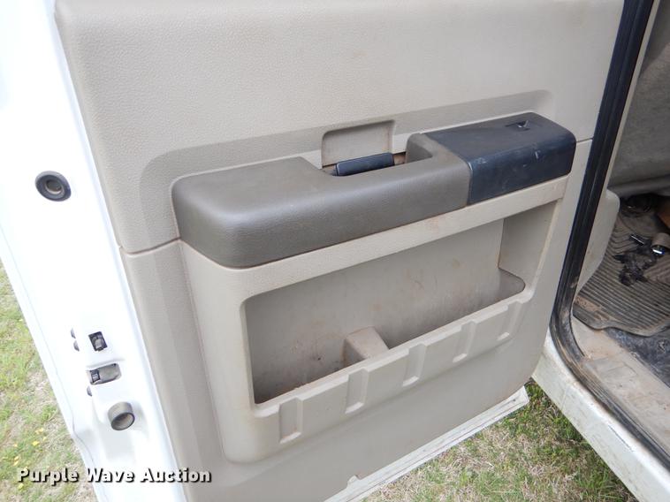 image for item EI9104 2008 Ford F350 Super Duty XL Crew Cab pickup truck