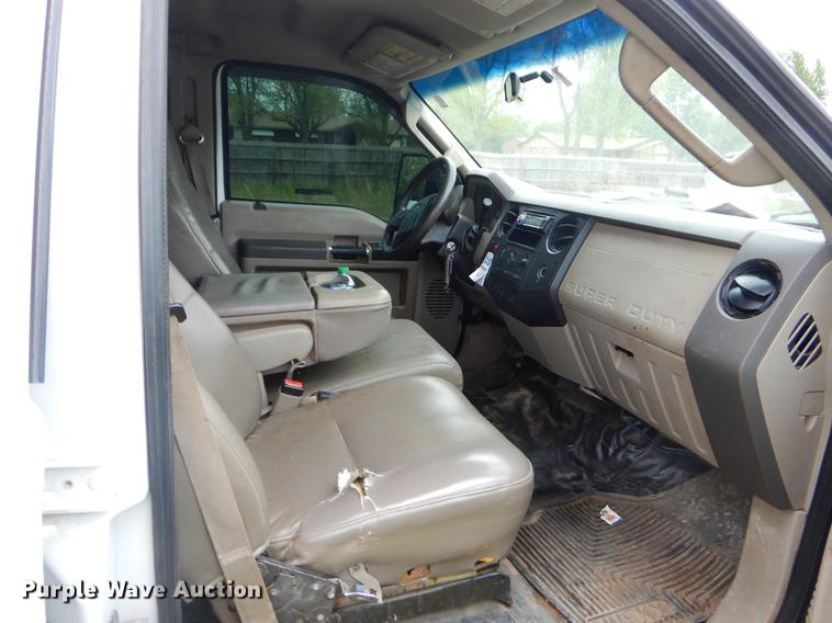 image for item EI9104 2008 Ford F350 Super Duty XL Crew Cab pickup truck