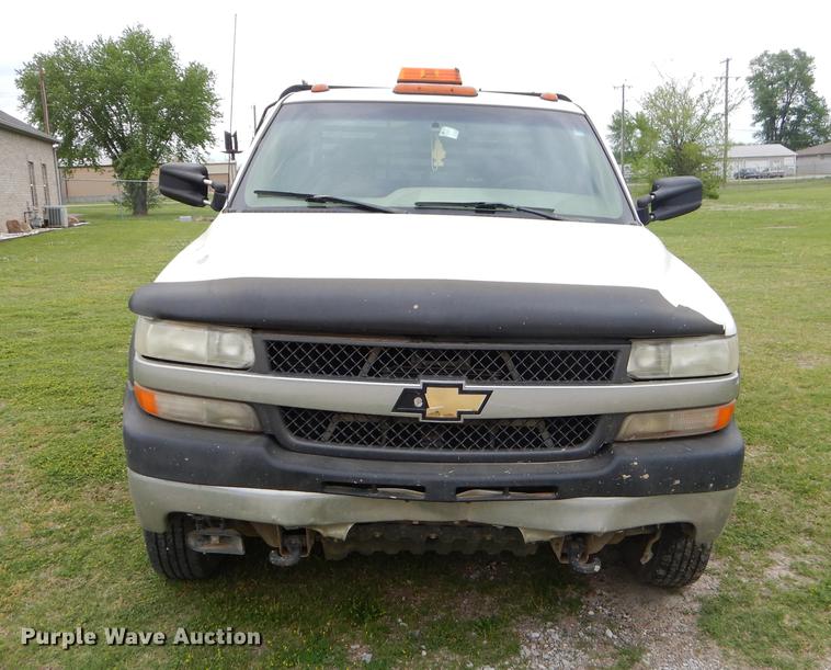 image for item EI9105 2001 Chevrolet Silverado 3500 Ext. Cab flatbed pickup truck