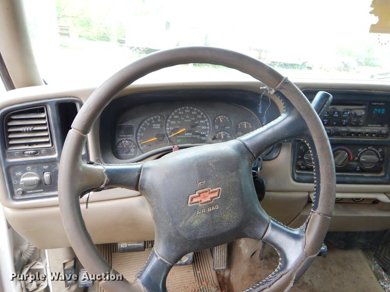 image for item EI9105 2001 Chevrolet Silverado 3500 Ext. Cab flatbed pickup truck