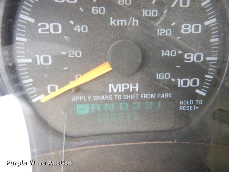 image for item EI9105 2001 Chevrolet Silverado 3500 Ext. Cab flatbed pickup truck