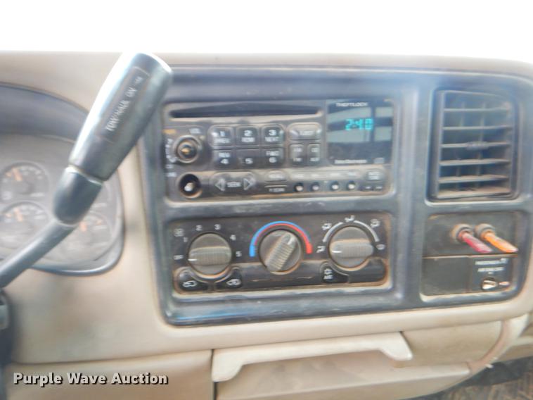 image for item EI9105 2001 Chevrolet Silverado 3500 Ext. Cab flatbed pickup truck