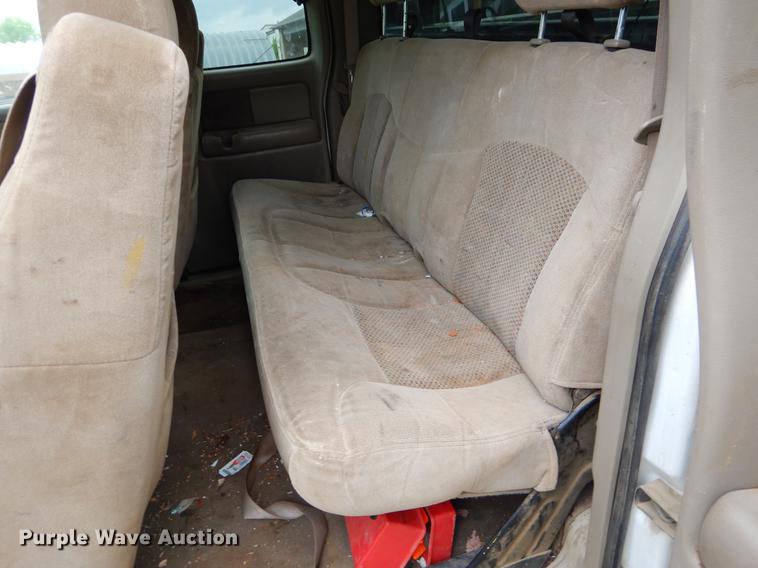 image for item EI9105 2001 Chevrolet Silverado 3500 Ext. Cab flatbed pickup truck