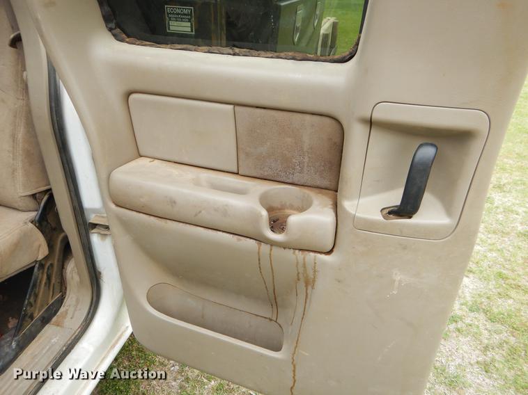 image for item EI9105 2001 Chevrolet Silverado 3500 Ext. Cab flatbed pickup truck