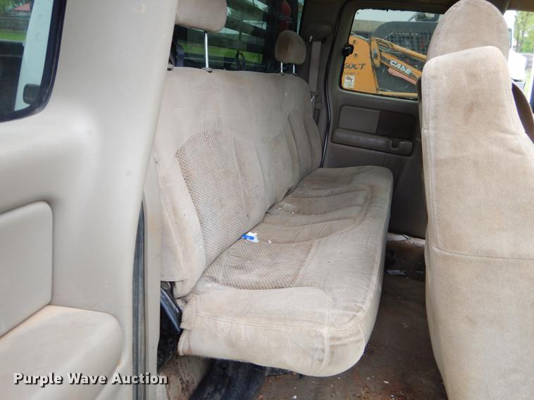 image for item EI9105 2001 Chevrolet Silverado 3500 Ext. Cab flatbed pickup truck