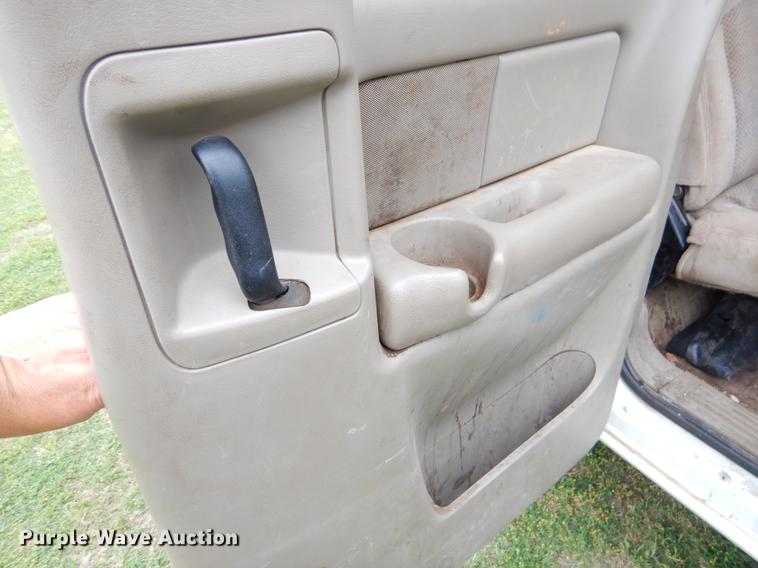 image for item EI9105 2001 Chevrolet Silverado 3500 Ext. Cab flatbed pickup truck