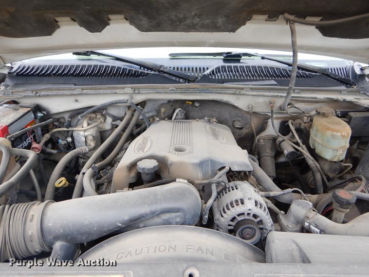 image for item EI9105 2001 Chevrolet Silverado 3500 Ext. Cab flatbed pickup truck