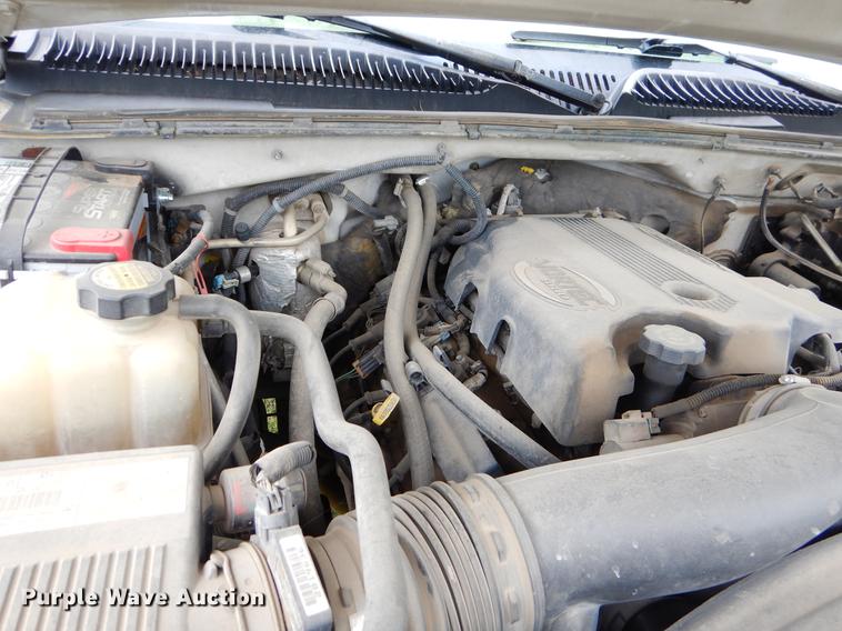 image for item EI9105 2001 Chevrolet Silverado 3500 Ext. Cab flatbed pickup truck