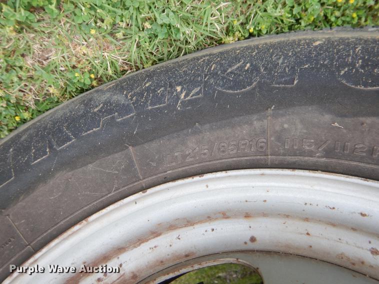 image for item EI9105 2001 Chevrolet Silverado 3500 Ext. Cab flatbed pickup truck