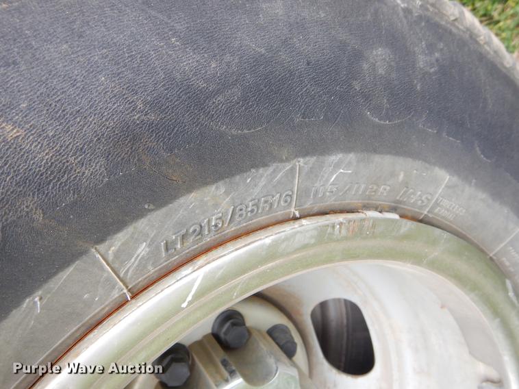 image for item EI9105 2001 Chevrolet Silverado 3500 Ext. Cab flatbed pickup truck