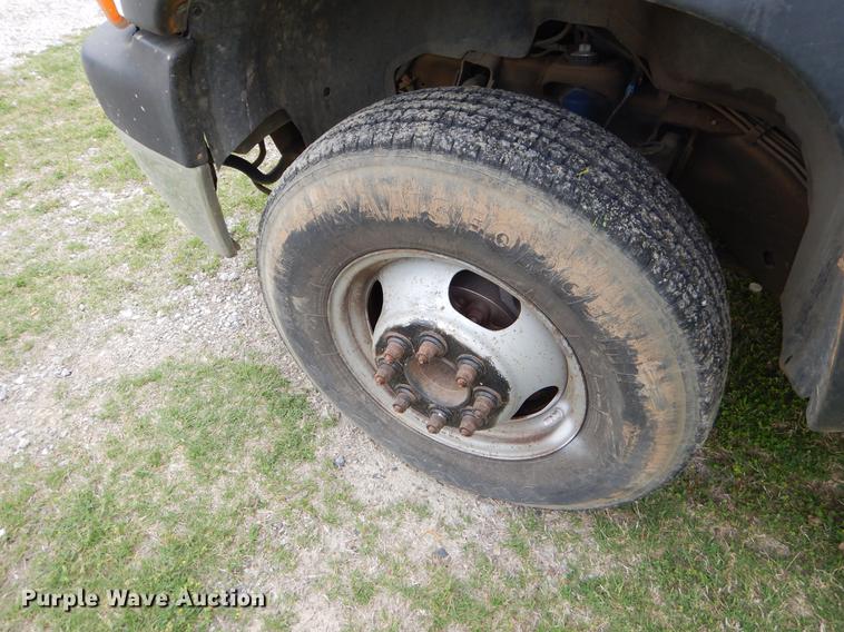 image for item EI9105 2001 Chevrolet Silverado 3500 Ext. Cab flatbed pickup truck