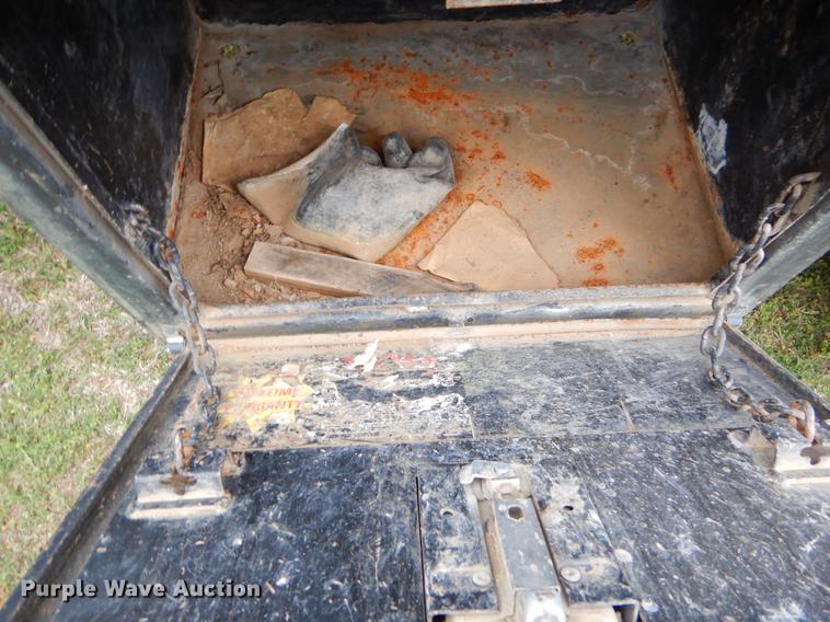 image for item EI9105 2001 Chevrolet Silverado 3500 Ext. Cab flatbed pickup truck