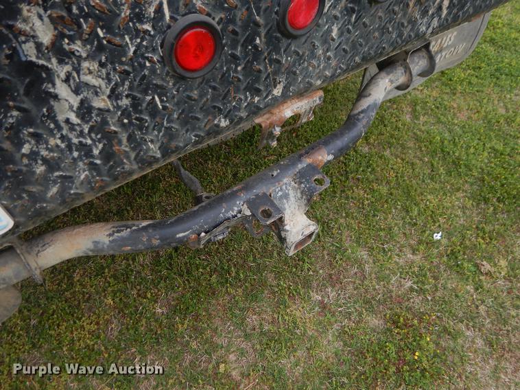 image for item EI9105 2001 Chevrolet Silverado 3500 Ext. Cab flatbed pickup truck