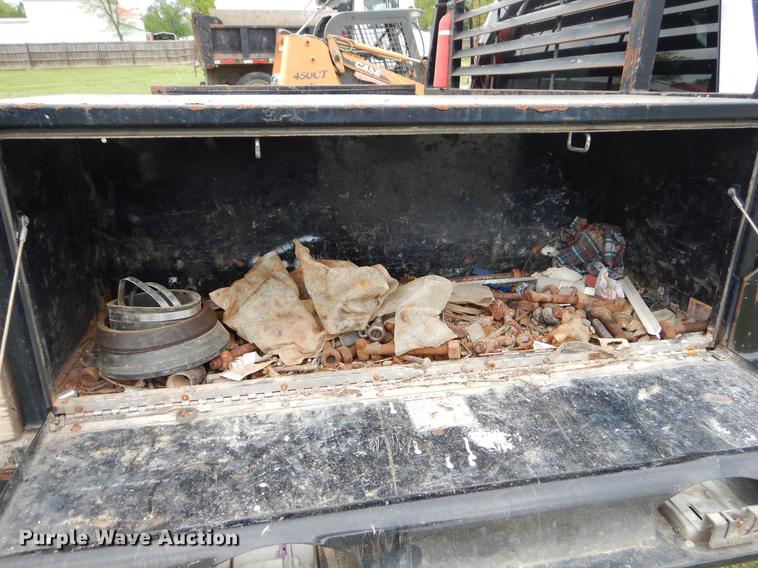 image for item EI9105 2001 Chevrolet Silverado 3500 Ext. Cab flatbed pickup truck