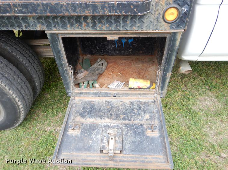 image for item EI9105 2001 Chevrolet Silverado 3500 Ext. Cab flatbed pickup truck