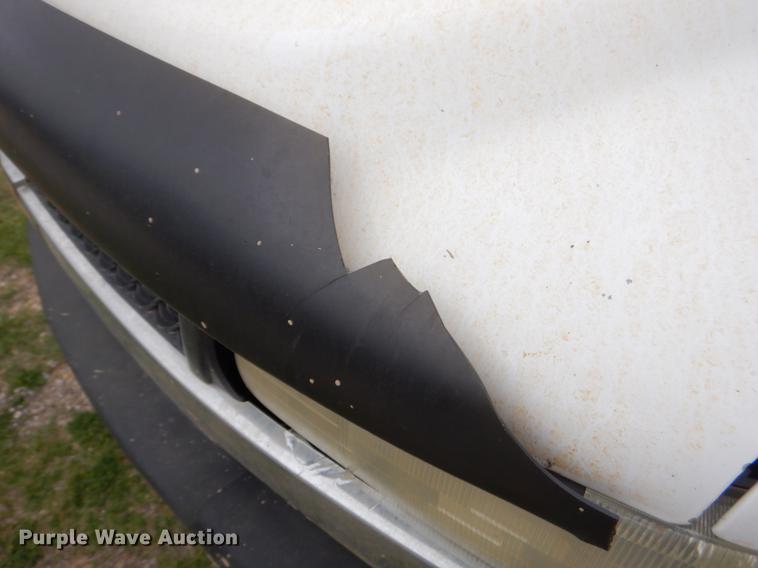 image for item EI9105 2001 Chevrolet Silverado 3500 Ext. Cab flatbed pickup truck