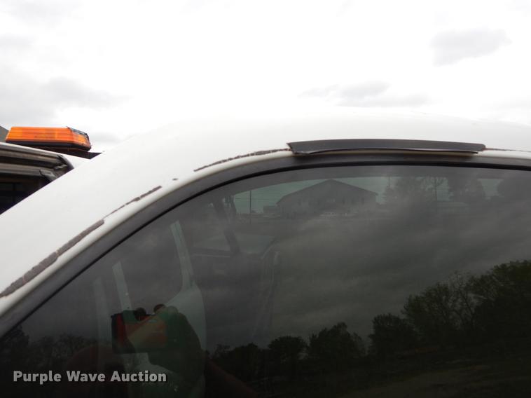 image for item EI9105 2001 Chevrolet Silverado 3500 Ext. Cab flatbed pickup truck