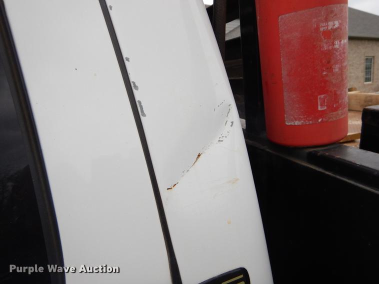 image for item EI9105 2001 Chevrolet Silverado 3500 Ext. Cab flatbed pickup truck