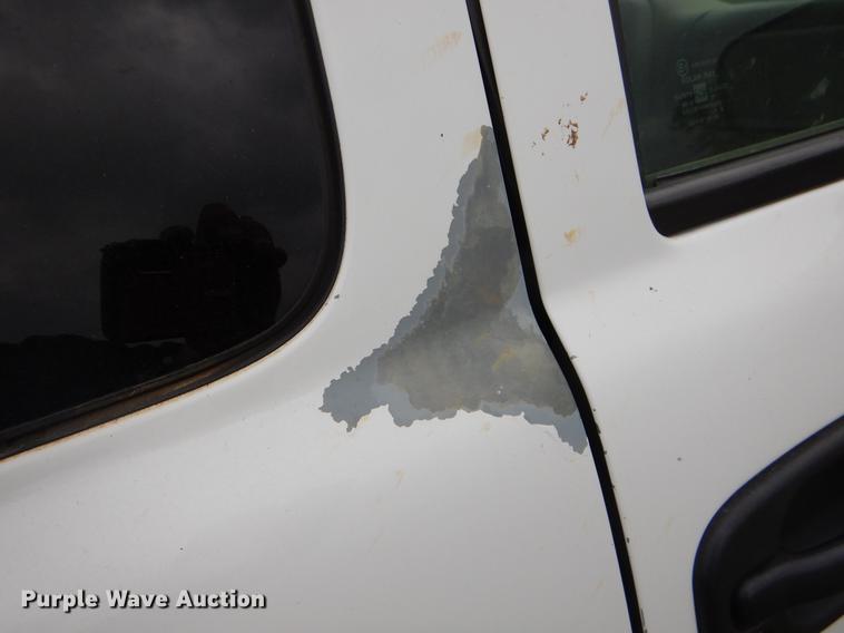 image for item EI9105 2001 Chevrolet Silverado 3500 Ext. Cab flatbed pickup truck