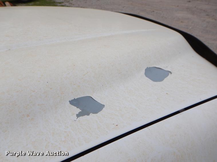 image for item EI9105 2001 Chevrolet Silverado 3500 Ext. Cab flatbed pickup truck