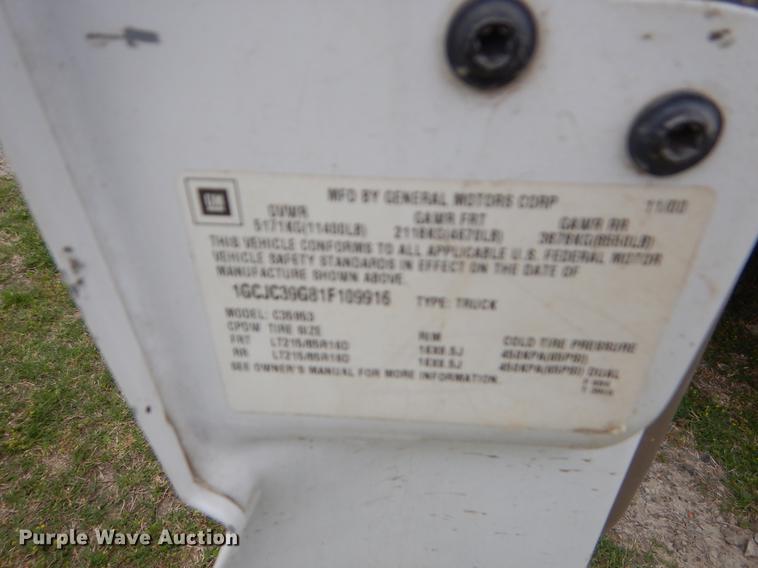 image for item EI9105 2001 Chevrolet Silverado 3500 Ext. Cab flatbed pickup truck