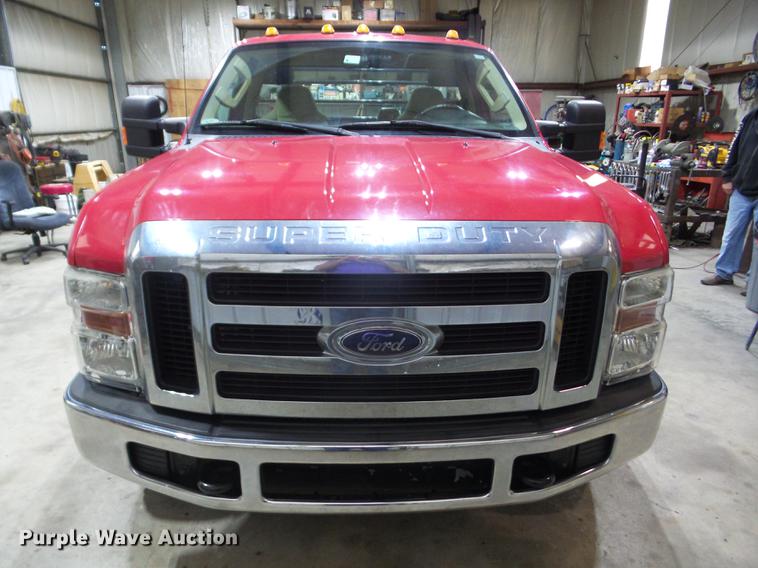 image for item EI9798 2008 Ford F350 Super Duty flatbed pickup truck