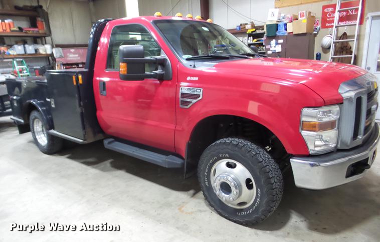 image for item EI9798 2008 Ford F350 Super Duty flatbed pickup truck