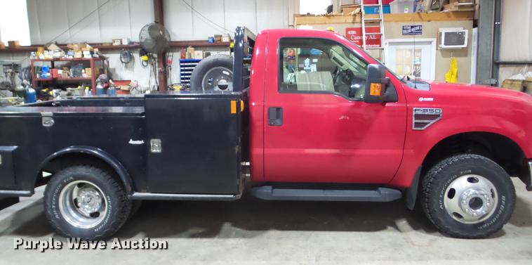 image for item EI9798 2008 Ford F350 Super Duty flatbed pickup truck