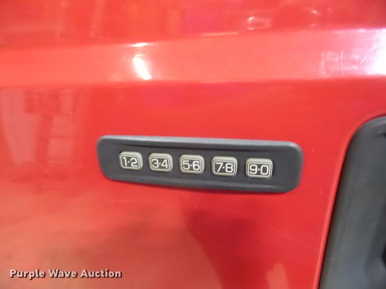 image for item EI9798 2008 Ford F350 Super Duty flatbed pickup truck