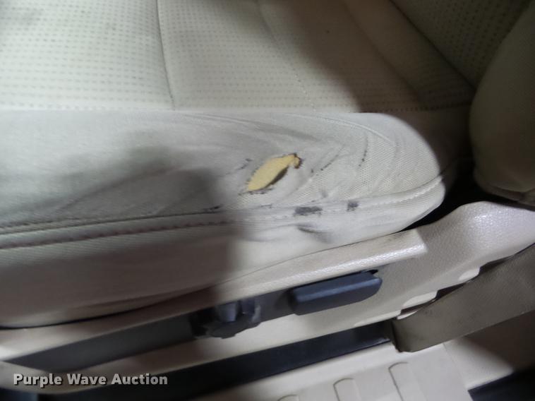 image for item EI9798 2008 Ford F350 Super Duty flatbed pickup truck